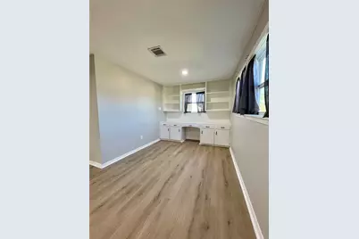 817 N Valderas Street, Angleton, TX 77515 - Photo 5