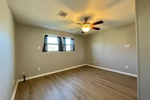 817 N Valderas St, Angleton, TX 77515 - Photo 9