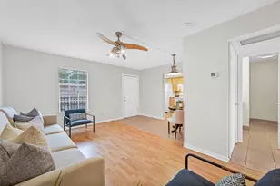 107 E Willowick Ave, Friendswood, TX 77546 - Photo 5