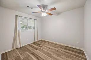 8403 Meadowshire St, Houston, TX 77037 - Photo 9