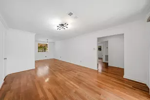 10910 Corona Ln, Houston, TX 77072 - Photo 15
