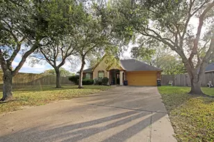 907 Riverside Dr, Alvin, TX 77511 - Photo 3