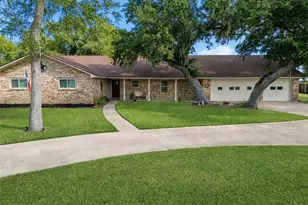 312 County Rd 201, Angleton, TX 77515 - Photo 1