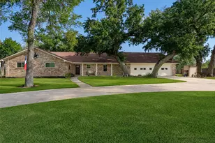 312 County Rd 201, Angleton, TX 77515 - Photo 1