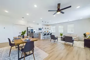 8317 Springwood Cyn Ln, Houston, TX 77055 - Photo 3