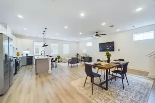 8317 Springwood Cyn Ln, Houston, TX 77055 - Photo 9