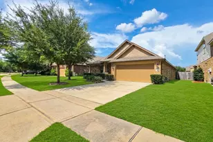8206 Oxbow Manor Ln, Cypress, TX 77433 - Photo 3
