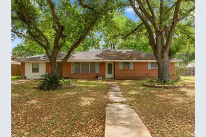 208 Lindsey Avenue, Bay City, TX 77414 - Photo 1