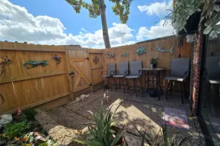 11515 Burdine St, Houston, TX 77035 - Photo 15