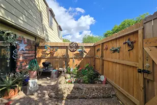 11515 Burdine St, Houston, TX 77035 - Photo 9