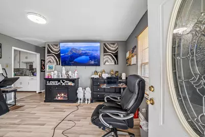 3924 Majestic Street, Houston, TX 77026 - Photo 9