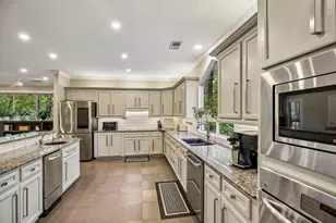 34 Highbush Ct, The Woodlands, TX 77381 - Photo 11