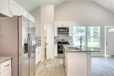 9824 Arbor Oak, Willis, TX 77318 - Photo 5