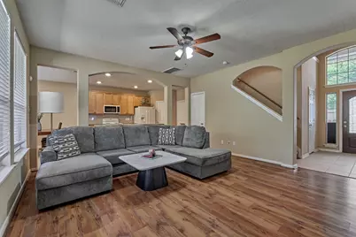 38 E Burberry Circle, The Woodlands, TX 77384 - Photo 11