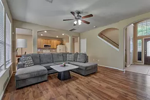 38 E Burberry Cir, The Woodlands, TX 77384 - Photo 11