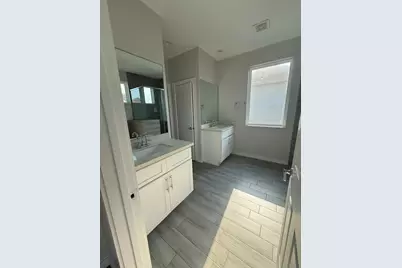 4923 Higgins St Street, Houston, TX 77033 - Photo 9