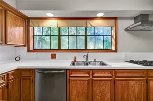 235 S Amherst Dr, West Columbia, TX 77486 - Photo 13