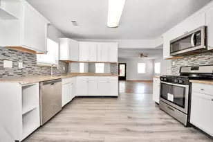 7504 Elm St, Houston, TX 77023 - Photo 5