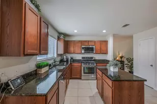 1015 Honeysuckle Vine Dr, Rosenberg, TX 77469 - Photo 9