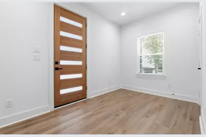 8805 Parkway Drive, Houston, TX 77088 - Photo 3