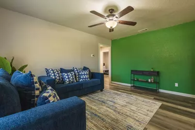 106 Mimosa St, Lake Jackson, TX 77566 - Photo 5