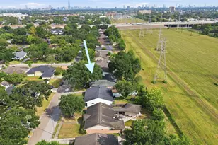 9811 Greenwillow St, Houston, TX 77096 - Photo 29