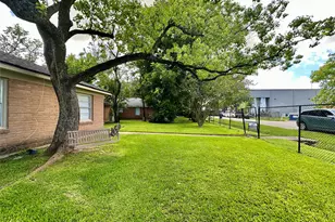 5720 Parwill St, Houston, TX 77081 - Photo 15