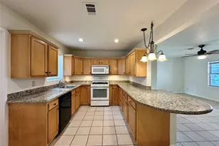 5720 Parwill St, Houston, TX 77081 - Photo 3