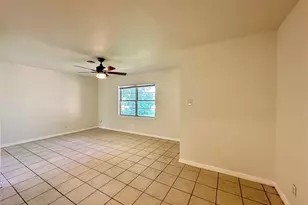 5720 Parwill St, Houston, TX 77081 - Photo 13
