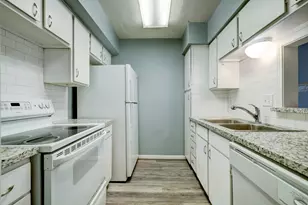 4633 Wild Indigo St, Houston, TX 77027 - Photo 5
