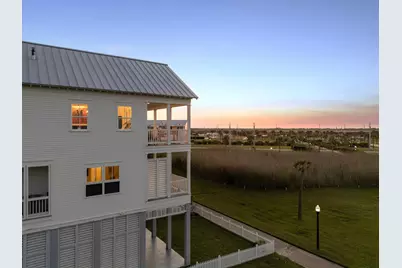 2646 E Seaside Drive, Galveston, TX 77550 - Photo 3