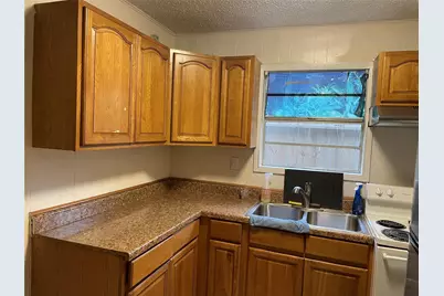 1412 W Willis Street, Alvin, TX 77511 - Photo 7