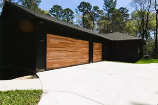 4 Lake Forest Dr, Conroe, TX 77384 - Photo 3