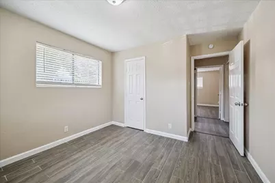 5107 Clover Street, Houston, TX 77033 - Photo 5