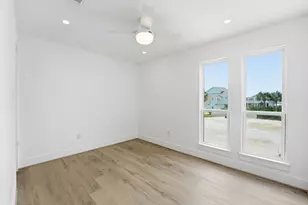 1326 Hawaii Dr, Tiki Island, TX 77554 - Photo 15