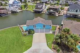 1326 Hawaii Dr, Tiki Island, TX 77554 - Photo 27