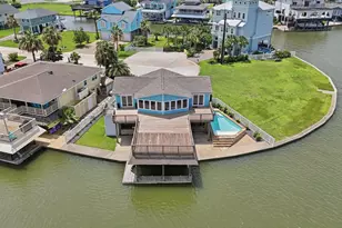 1326 Hawaii Dr, Tiki Island, TX 77554 - Photo 29