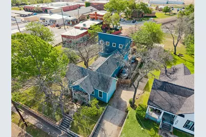 303 W Alamo Street, Brenham, TX 77833 - Photo 31