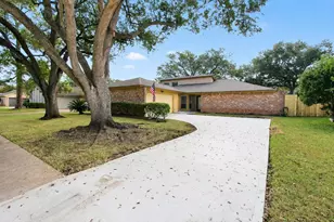 2731 Colony Dr, Sugar Land, TX 77479 - Photo 1
