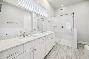 910 W 35th St, Houston, TX 77018 - Photo 3
