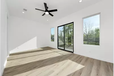 7935 Sunnyhill Street, Houston, TX 77088 - Photo 9