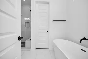 7935 Sunnyhill St, Houston, TX 77088 - Photo 11