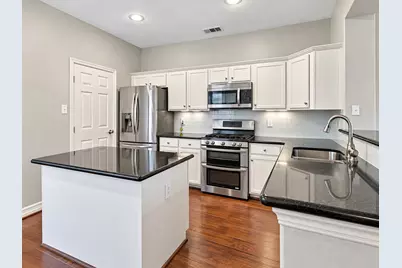 96 S Piper Trace, The Woodlands, TX 77381 - Photo 9
