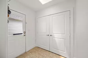 945 Dorothy St, Houston, TX 77008 - Photo 13