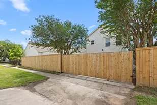 945 Dorothy St, Houston, TX 77008 - Photo 3