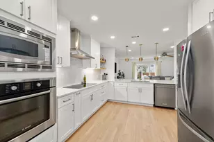 945 Dorothy St, Houston, TX 77008 - Photo 11
