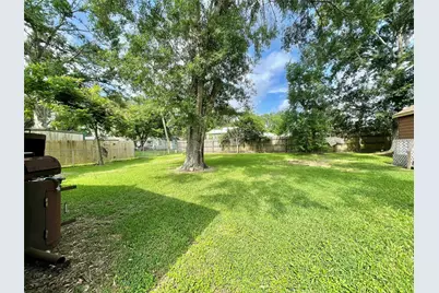 718 E Wilkins Street, Angleton, TX 77515 - Photo 17