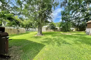 718 E Wilkins St, Angleton, TX 77515 - Photo 17