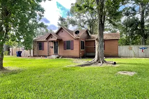 718 E Wilkins St, Angleton, TX 77515 - Photo 1