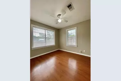 718 E Wilkins Street, Angleton, TX 77515 - Photo 9